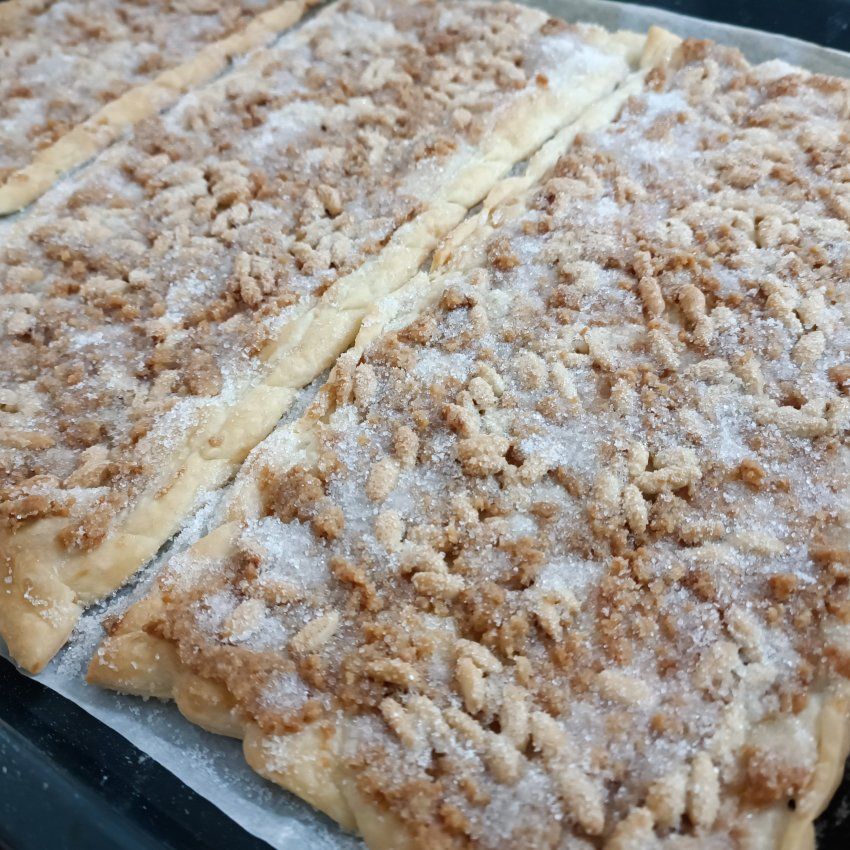 Coca de chicharrones