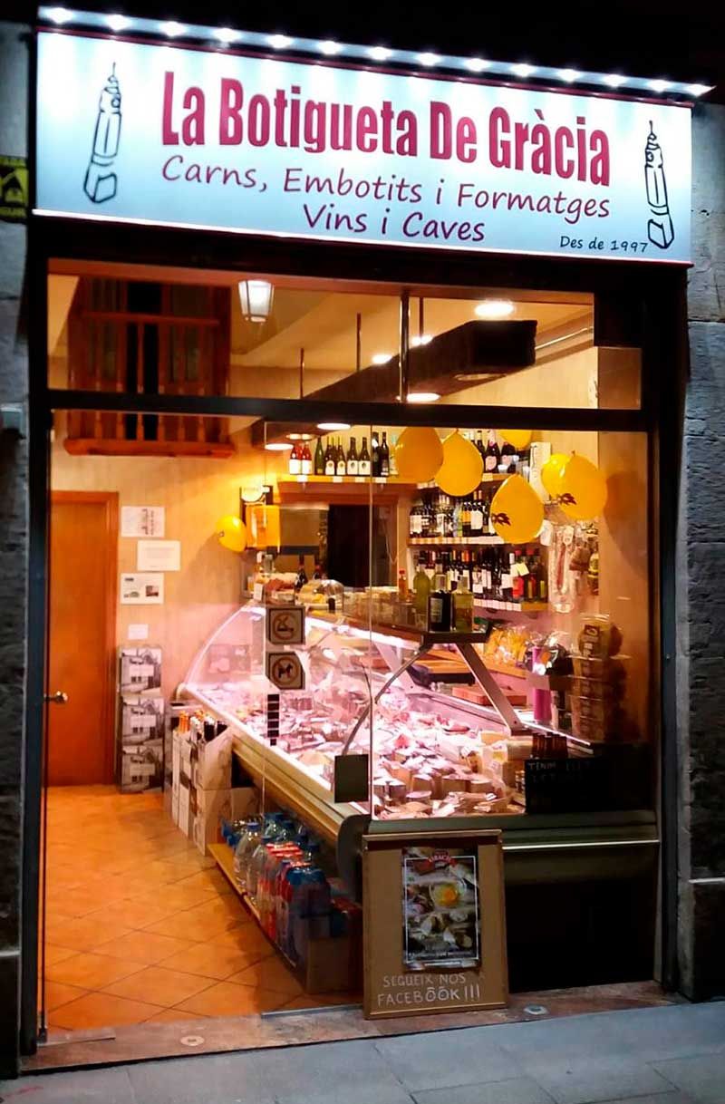 Charcutería y mostrador de productos